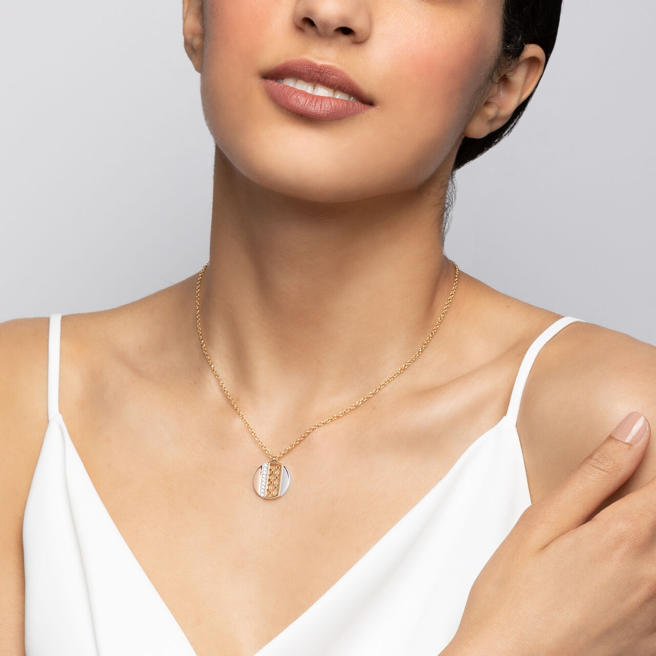 birks-dare-to-dream-tri-gold-diamond-circle-pendant-450016921194 image number 1